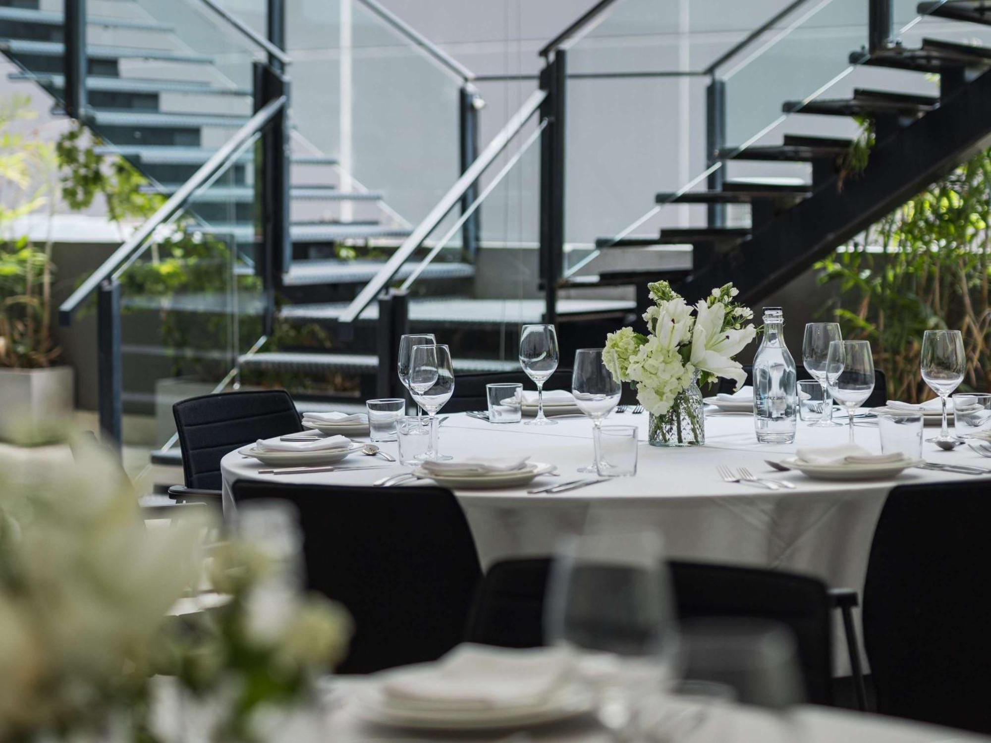The Olsen Melbourne Art Series Екстер'єр фото The River Restaurant