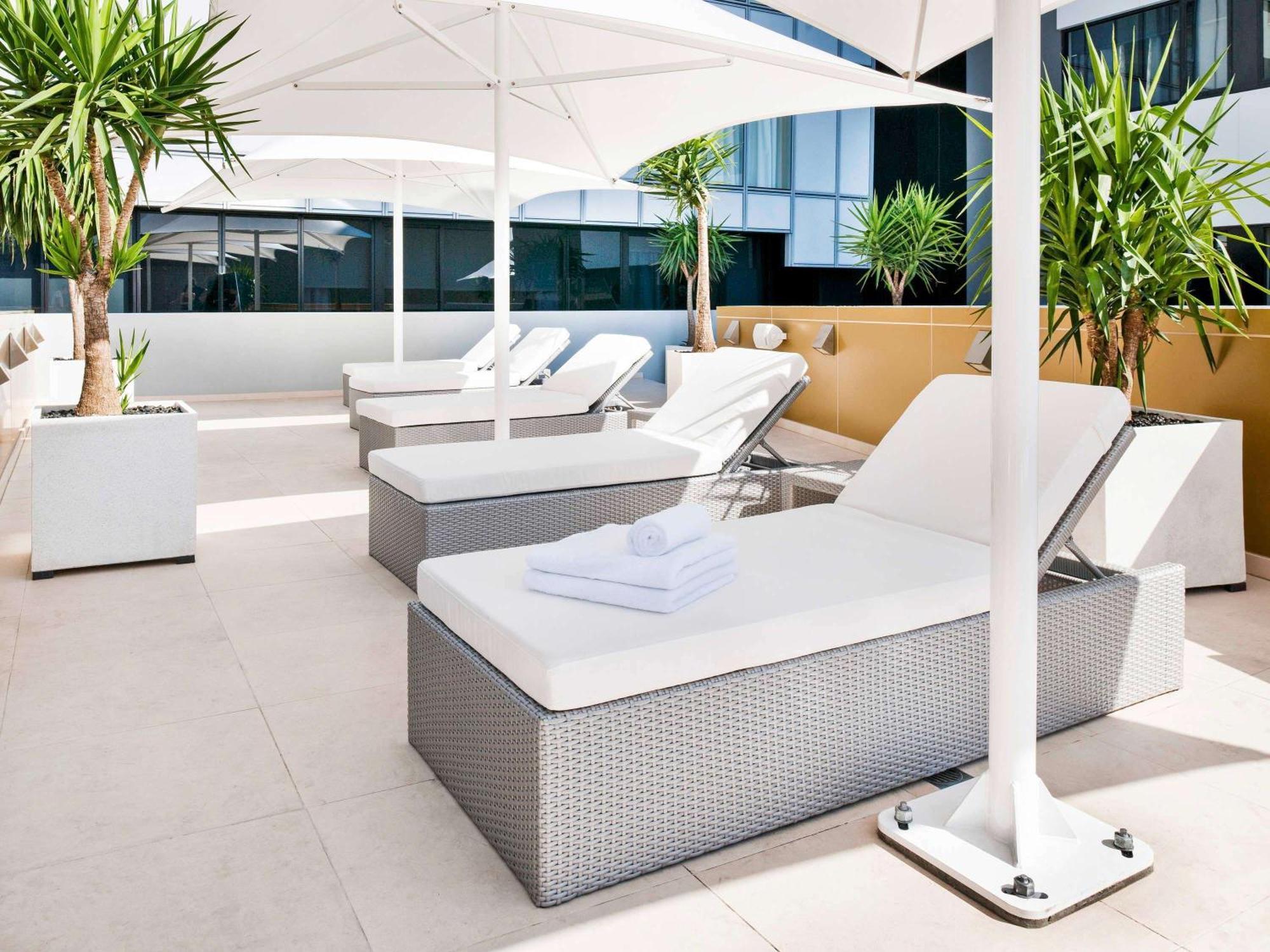 The Olsen Melbourne Art Series Екстер'єр фото The rooftop pool at the Hotel