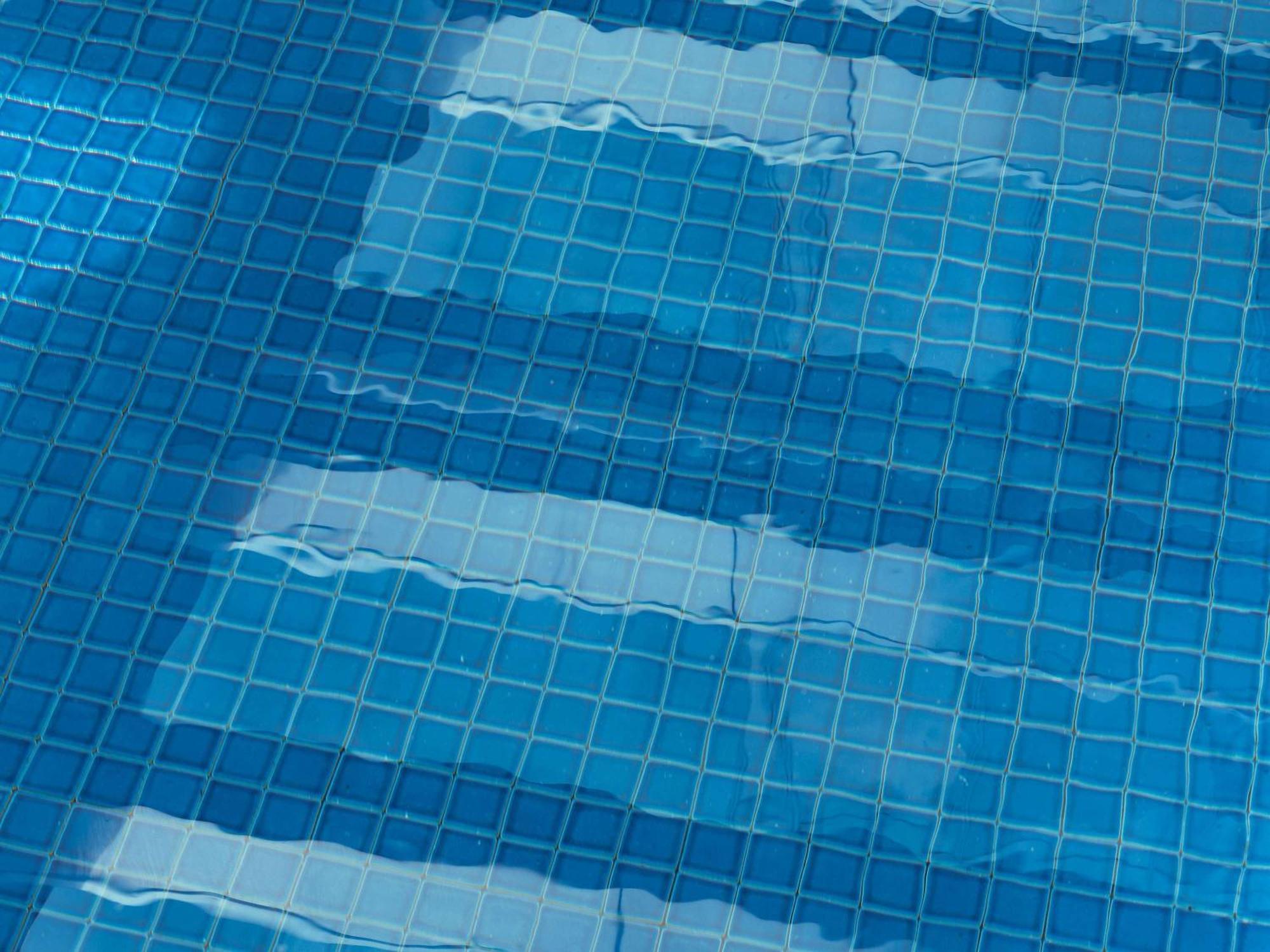 The Olsen Melbourne Art Series Екстер'єр фото A swimming pool with a damaged liner