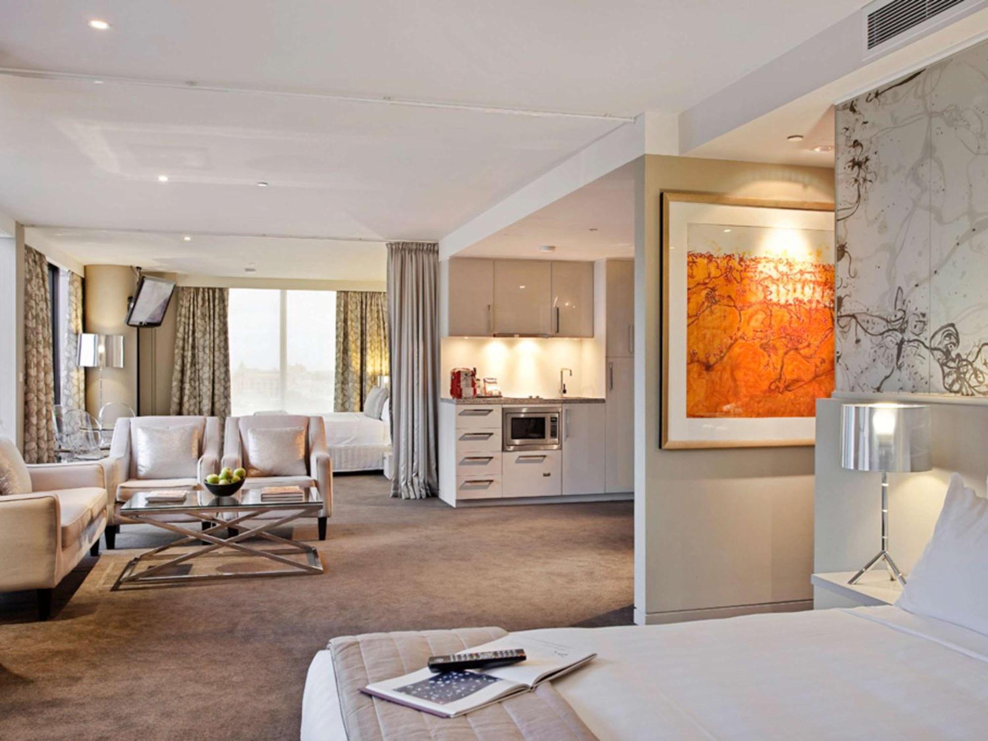 The Olsen Melbourne Art Series Екстер'єр фото A suite at the Mandarin Oriental, Paris
