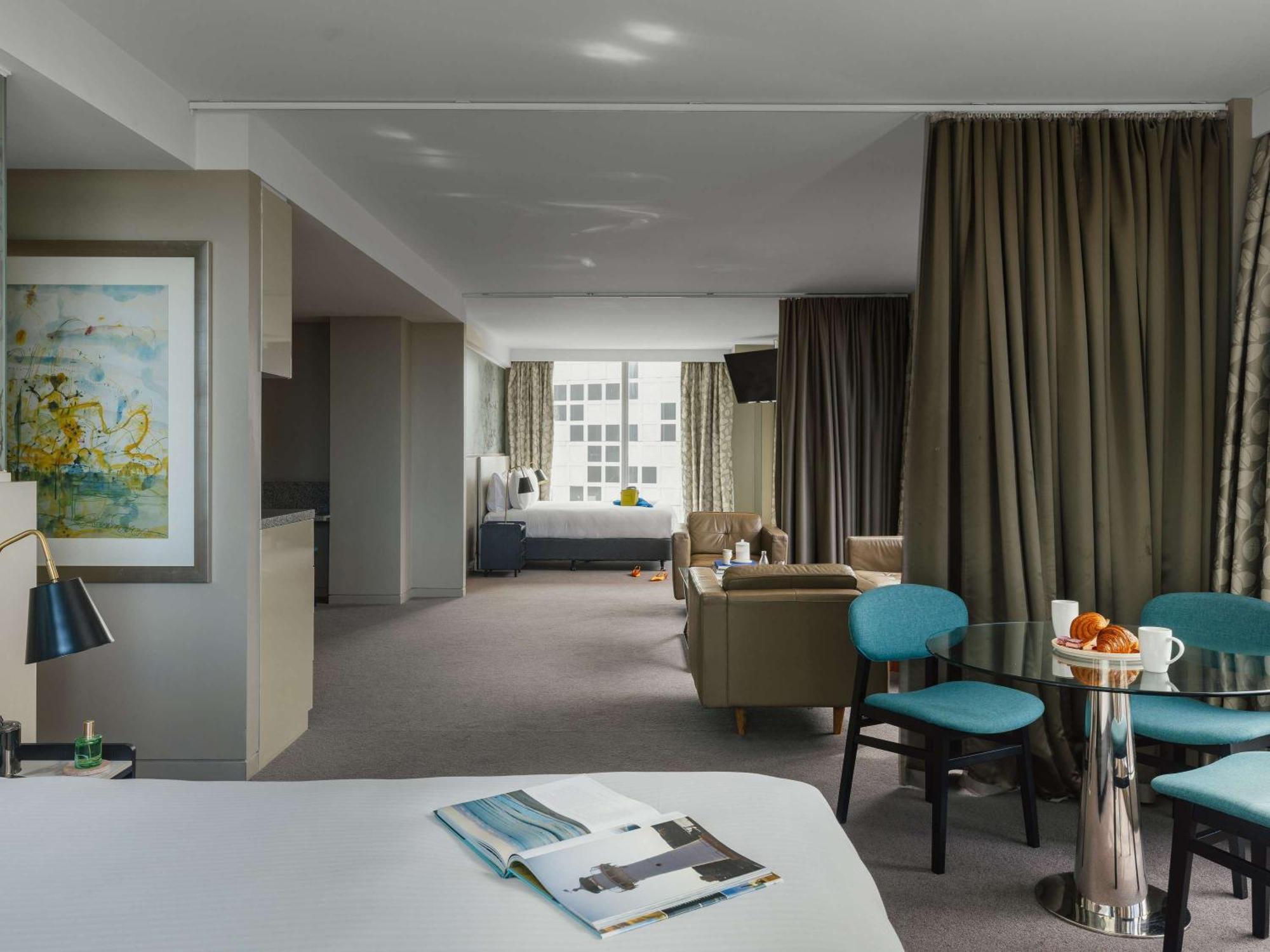 The Olsen Melbourne Art Series Екстер'єр фото A suite at the hotel
