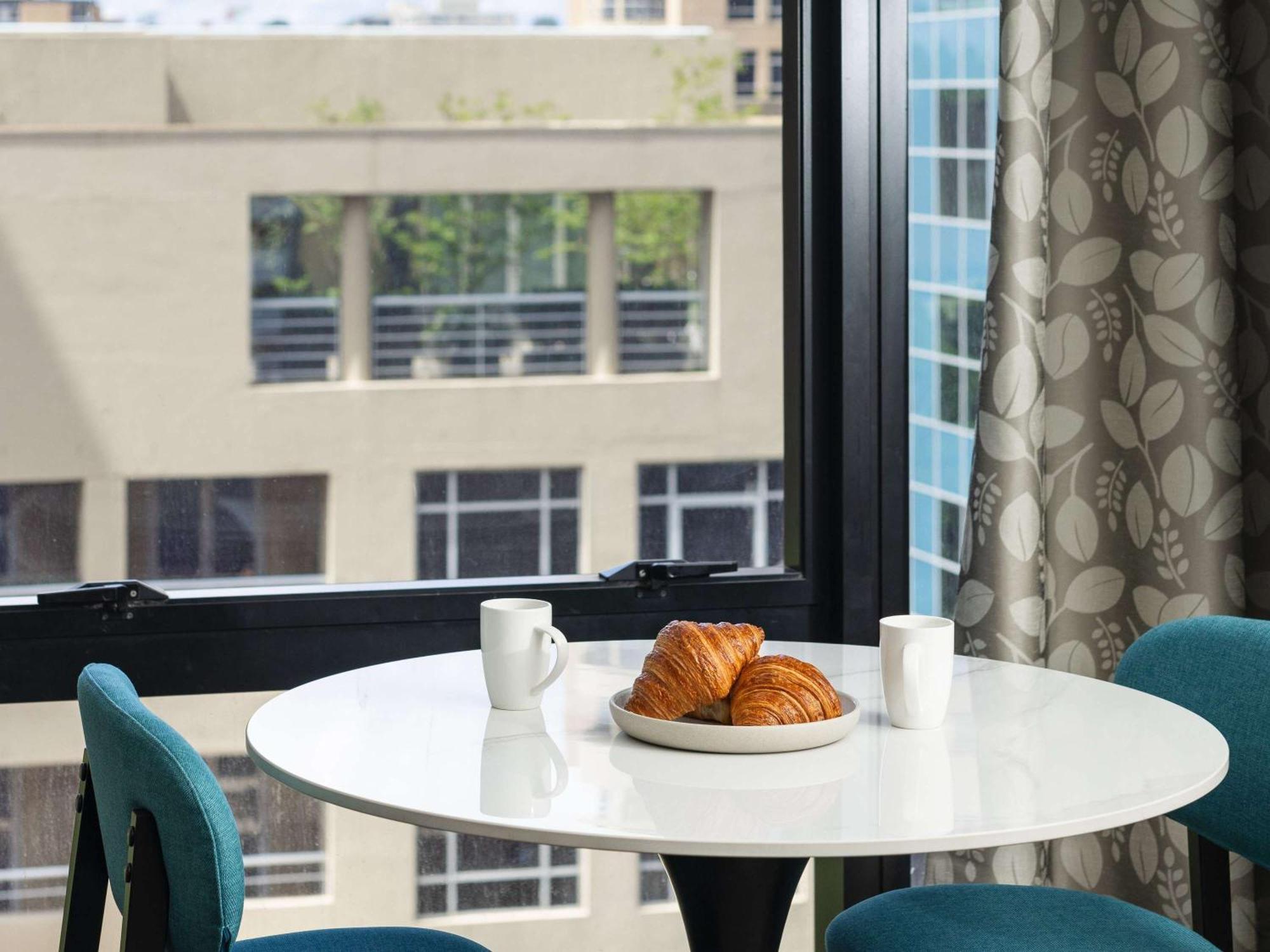 The Olsen Melbourne Art Series Екстер'єр фото A table and chairs