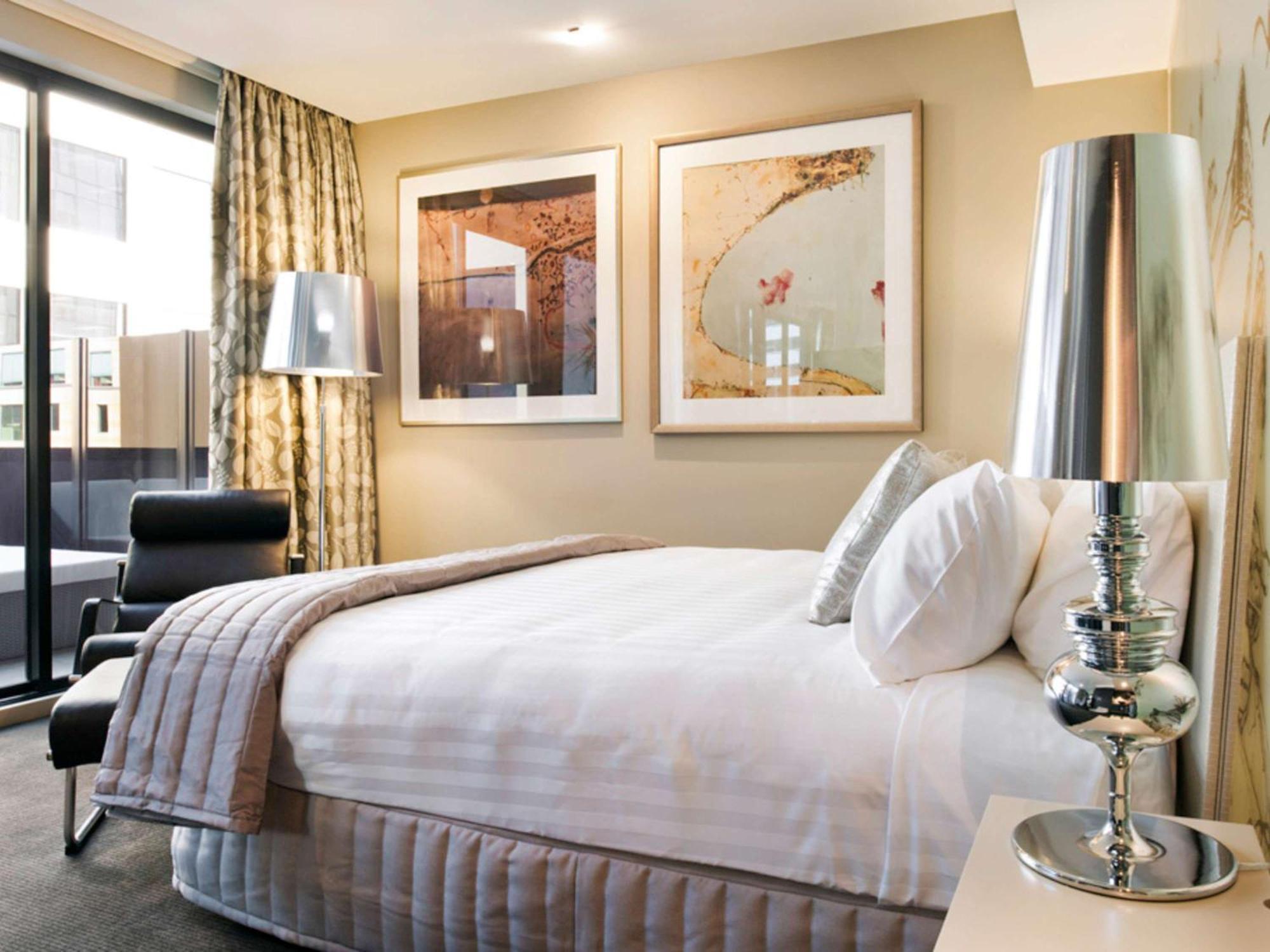 The Olsen Melbourne Art Series Екстер'єр фото A bedroom at the hotel